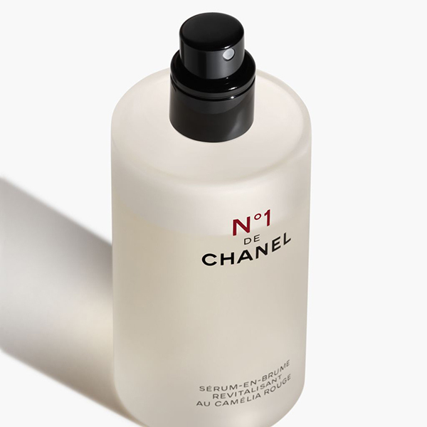 N°1 DE CHANEL REVITALIZING SERUM-IN-MIST | CHANEL | ПРОТИВОДЕЙСТВА НА ЗАМЪРСЯВАНЕТО – ОСВЕЖАВА – ПОДСИЛВА БЛЯСЪКА